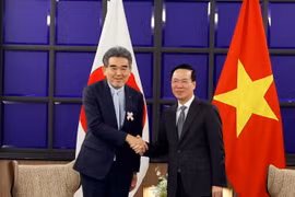 Chủ tịch nước Võ Văn Thưởng với Giáo sư Mitsuo Ochi, Hiệu trưởng Trường Đại học Hiroshima. (Ảnh: Thống Nhất/TTXVN)