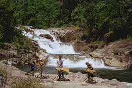Công viên Du lịch Yang Bay (huyện Khánh Vĩnh) trở thành điểm đến của du khách ưa trải nghiệm du lịch sinh thái núi rừng. (Ảnh: Báo Dân tộc và Phát triển)
