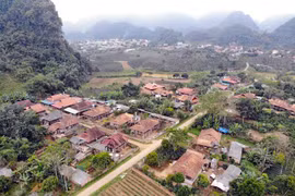 Bản tái định cư Mường Chiên 1 tại xã Phổng Lái, Thuận Châu, Sơn La. (Ảnh: Hữu Quyết/TTXVN)