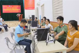 Các điểm kích hoạt tài khoản định danh điện tử của Hải Phòng làm việc từ 7h30 đến 22h30 trong thời điểm cao điểm để đạt kế hoạch thành phố giao. (Ảnh: Minh Thu/TTXVN)