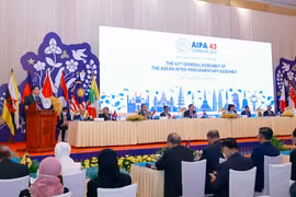 Chủ tịch Quốc hội Vương Đình Huệ phát biểu tại Phiên họp toàn thể thứ nhất AIPA-43 ngày 21/11/2022 tại hủ đô Phnom Penh, Campuchia. (Ảnh: Doãn Tấn/TTXVN)