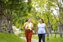 Nên lựa chọn tập luyện đi bộ hay chạy bộ? (Ảnh: iStock)
