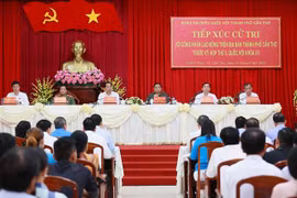 Thủ tướng Phạm Minh Chính cùng Đoàn đại biểu Quốc hội thành phố Cần Thơ tiếp xúc cử tri trước Kỳ họp thứ 5, Quốc hội khóa XV. (Ảnh: Dương Giang/TTXVN)
