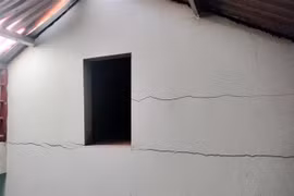 Yên Bái: Nhiều hộ dân bị nứt nhà do nổ mìn thi công làm đường
