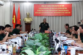 Thượng tướng Nguyễn Chí Vịnh, Thứ trưởng Bộ Quốc phòng chủ trì buổi làm việc. (Ảnh: Xuân Khu/TTXVN)