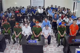 Toàn cảnh phiên tòa. (Ảnh: Nguyễn Chiến/TTXVN)