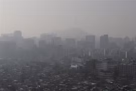 Bụi mịn bao phủ dày đặc tại Seoul, Hàn Quốc, ngày 22/4/2019. (Ảnh: Yonhap/ TTXVN)