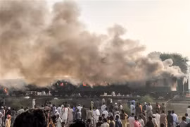 Nhiều thương vong trong vụ cháy tàu hỏa kinh hoàng ở Pakistan