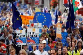Người dân biểu tình phản đối Brexit ở London. (Nguồn: Reuters)