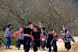[Photo] Đồng bào Mông nhộn nhịp hoạt động trong Tết truyền thống