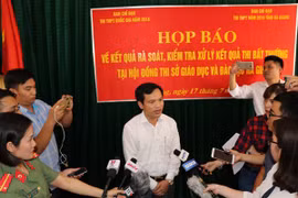 Ông Mai Văn Trinh trả lời báo chí tại buổi họp báo. (Ảnh: Minh Tâm/TTXVN)