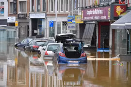 Ngập lụt do mưa lũ tại quận Chenee, Liege, Bỉ ngày 16/7/2021. (Nguồn: AFP/TTXVN) 