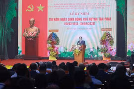 Thủ tướng Phạm Minh Chính đọc diễn văn kỷ niệm 110 năm ngày sinh đồng chí Huỳnh Tấn Phát. (Ảnh: Dương Giang/TTXVN)