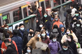 Người dân đeo khẩu trang phòng lây nhiễm virus corona tại Đài Bắc, Đài Loan, Trung Quốc, ngày 30/1/2020. (Nguồn: AFP/TTXVN) 