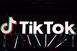 Biểu tượng mạng xã hội TikTok. (Ảnh: AFP/TTXVN) 