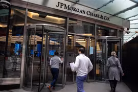 Trụ sở Ngân hàng JPMorgan Chase tại New York, Mỹ ngày 1/5/2023. (Ảnh: THX/TTXVN) 