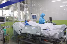 Bệnh nhân 91 sau khi được ngưng ECMO chiều 3/6. (Nguồn: TTXVN) 