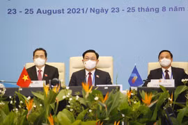 Chủ tịch Quốc hội Vương Đình Huệ cùng các vị lãnh đạo Quốc hội tham dự Lễ khai mạc Đại hội đồng AIPA lần thứ 42. (Ảnh: Doãn Tấn/TTXVN) 