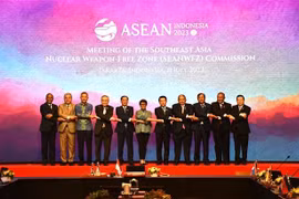 Bộ trưởng Ngoại giao các nước ASEAN và Timor Leste chụp ảnh lưu niệm. (Ảnh: TTXVN phát)