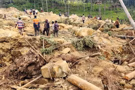 Hiện trường vụ sạt lở đất ở Maip Mulitaka, tỉnh Enga, Papua New Guinea ngày 27/5/2024. (Ảnh: AFP/TTXVN)