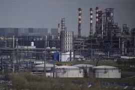 Một nhà máy lọc dầu của Tập đoàn Gazprom ở ngoại ô Moskva, Nga. (Ảnh: AFP/TTXVN)