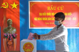 Tổ chức bầu cử sớm tại 17 khu vực vùng sâu, vùng xa tỉnh Quảng Bình. (Ảnh: Đức Thọ/TTXVN) 