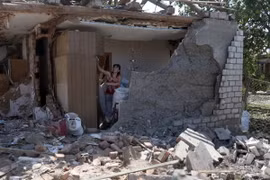 Ngôi nhà bị phá hủy do xung đột tại Kramatorsk, Ukraine, ngày 14/6/2023. Ảnh: AFP/TTXVN