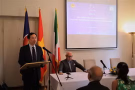 Đại sứ Việt Nam tại Italy Dương Hải Hưng phát biểu khai mạc Hội thảo. (Ảnh: Thanh Hải/TTXVN)