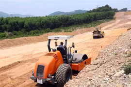 Công trường cao tốc Bắc-Nam. (Ảnh: Huy Hùng/TTXVN) 