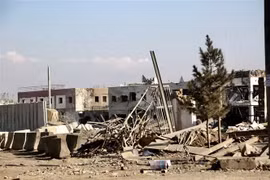 Cảnh đổ nát tại căn cứ quân sự Bagram sau vụ tấn công do phiến quân Taliban tiến hành tại tỉnh Parwan, Afghanistan, ngày 11/12/2019. (Nguồn: THX/TTXVN) 