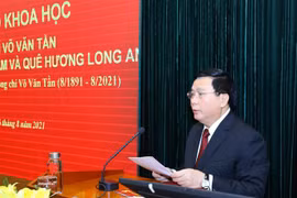 Giáo sư, Tiến sỹ Nguyễn Xuân Thắng, Ủy viên Bộ Chính trị, Giám đốc Học viện Chính trị quốc gia Hồ Chí Minh, Chủ tịch Hội đồng lý luận Trung ương phát biểu khai mạc và đề dẫn Hội thảo. (Ảnh: Nguyễn Điệp/TTXVN) 