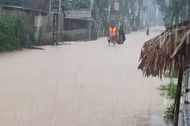 Tuyến đường ở xã Cẩm Mỹ (huyện Cẩm Xuyên, Hà Tĩnh) trong một đợt mưa to. (Ảnh: TTXVN phát) 