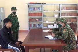 Đối tượng Đinh Quốc Huân tại Đồn Biên phòng Ngọc Chung. (Ảnh: Huy Dương/TTXVN phát) 