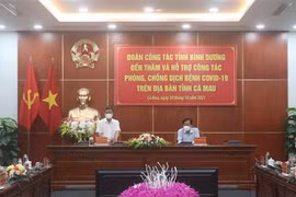 Chủ tịch Ủy ban Nhân dân tỉnh Bình Dương Võ Văn Minh chia sẻ nhiều kinh nghiệm được rút ra trong công tác phòng, chống dịch COVID-19 tại địa phương. (Ảnh: Huỳnh Anh/TTXVN) 