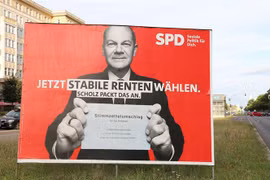Pano tranh cử của SPD với ứng cử viên thủ tướng Olaf Scholz. (Ảnh: Mạnh Hùng/TTXVN) 
