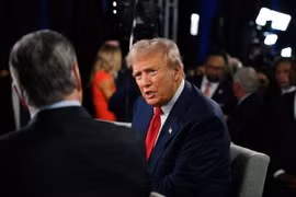 Ngày 11/10, báo New York Times và Washington Post đưa tin nhóm vận động tranh cử của ứng cử viên Tổng thống Mỹ của đảng Cộng hòa Donald Trump đã yêu cầu sử dụng máy bay và xe quân sự để bảo vệ ông Trump khi vận động tranh cử. (Nguồn: THX/TTXVN)