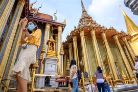 Khách du lịch tại Bangkok, Thái Lan. (Ảnh: AFP/TTXVN) 