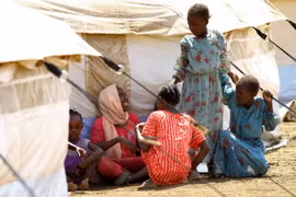 Người dân tại trại tị nạn ở tỉnh Gedaref, Sudan ngày 15/5/2024. (Ảnh: AFP/TTXVN)