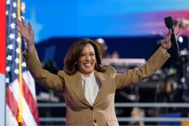 Phó Tổng thống Mỹ Kamala Harris phát biểu trong chiến dịch vận động tranh cử ở Milwaukee, Wisconsin, ngày 20/8/2024. (Ảnh: AA/TTXVN)