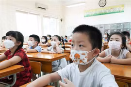 Học sinh tiểu học của Hà Nội học trực tiếp tại trường. (Ảnh: Thanh Tùng/TTXVN) 