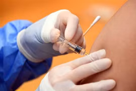 Tiêm vaccine phòng COVID-19 cho người dân tại Bắc Kinh, Trung Quốc, ngày 22/2/2021. (Nguồn: THX/TTXVN) 