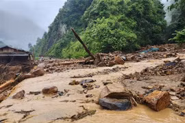 Các chuyên gia cảnh báo lũ quét, sạt lở đất có thể gây tác động rất xấu đến môi trường, uy hiếp tính mạng của người dân. (Ảnh: Tuấn Anh/TTXVN)