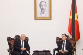 Phó Thủ tướng Trần Lưu Quang tiếp Bộ trưởng Cựu chiến binh và Người có công Algeria Laid Rebigua. (Ảnh: Lâm Khánh/TTXVN)