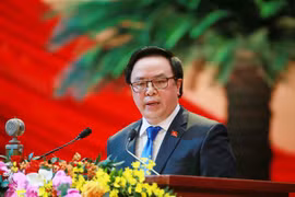 Đồng chí Hoàng Bình Quân, Ủy viên Trung ương Đảng, Trưởng ban Đối ngoại Trung ương, trả lời phỏng vấn các phóng viên tại Trung tâm báo chí (Nguồn: TTXVN)