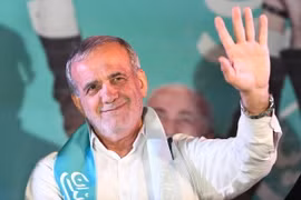 Ông Masoud Pezeshkian trong cuộc vận động tranh cử ở Tehran, Iran, ngày 3/7/2024. (Ảnh: THX/TTXVN)