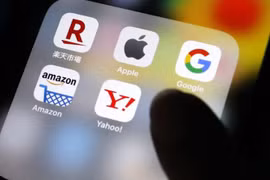 Biểu tượng Yahoo! trên màn hình điện thoại. (Nguồn: Kyodo) 