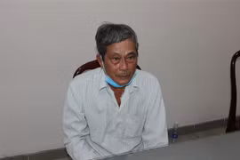Đối tượng Trần Văn Phi tại cơ quan công an. (Ảnh: TTXVN phát) 