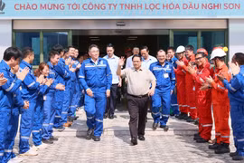 Thủ tướng Phạm Minh Chính thăm Nhà máy Lọc hóa dầu Nghi Sơn. (Ảnh: Dương Giang/TTXVN)