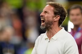 Niềm vui của ông Gareth Southgate, huấn luyện viên đội tuyển Anh, sau khi đội nhà giành thắng lợi 2-1 trước Hà Lan. (Ảnh: THX/TTXVN)
