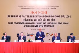 Thủ tướng Nguyễn Xuân Phúc chủ trì Hội nghị lần thứ 3 về phát triển bền vững Đồng bằng Sông Cửu Long thích ứng với biến đổi khí hậu. (Ảnh: Thống Nhất/TTXVN) 